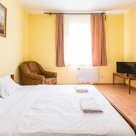 Квартира В Центрі Подобово На Вулиці Коперника 26 Біля Палацу Мистецтв Lviv Luaran gambar