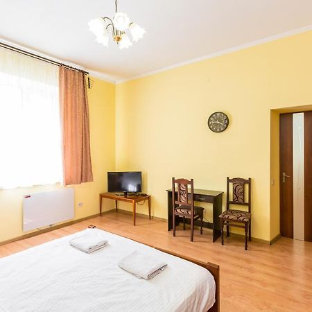 Квартира В Центрі Подобово На Вулиці Коперника 26 Біля Палацу Мистецтв Lviv Luaran gambar