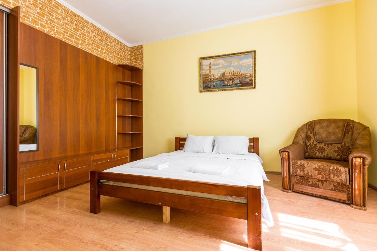 Квартира В Центрі Подобово На Вулиці Коперника 26 Біля Палацу Мистецтв Lviv Luaran gambar